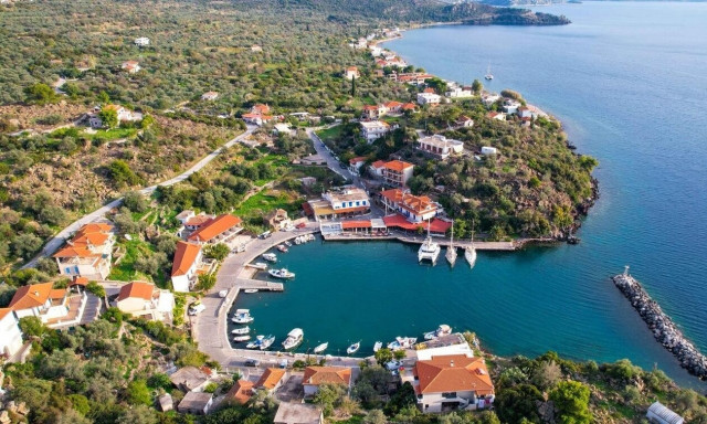 Βαθύ: Το πανέμορφο ψαροχώρι των Μεθάνων