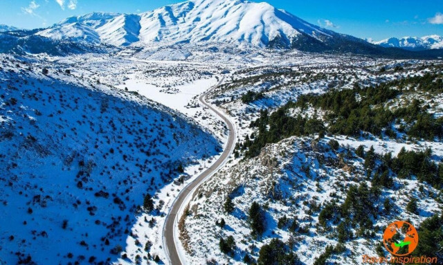Το χιονισμένο βουνό της Κορινθίας και η μαγική λίμνη Δασίου