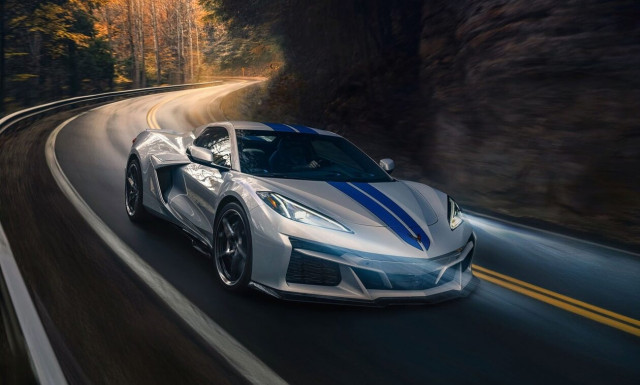 Η θρυλική Corvette έγινε υβριδική
