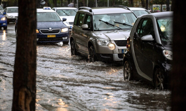 Καιρός - Αρνιακός στο Newsbomb.gr: Έρχονται καταιγίδες και χιόνια - Πού θα «χτυπήσει» η κακοκαιρία