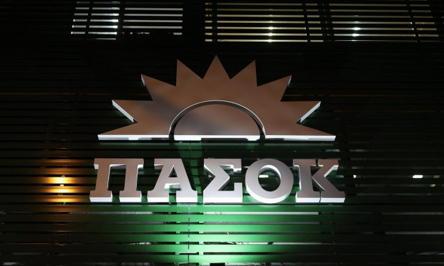 Αποχώρηση από το ΠΑΣΟΚ με καταγγελία κατά Ανδρουλάκη για «πογκρόμ» μέσα στο κόμμα