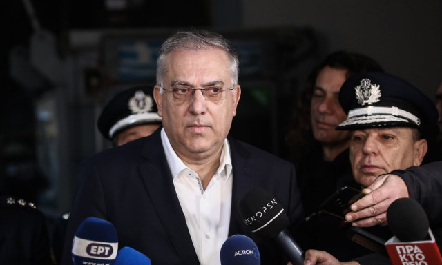 Θεοδωρικάκος «Ενισχύουμε με 600 νέους ειδικούς φρουρούς τα αστυνομικά τμήματα της Αττικής»