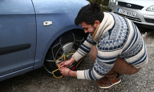 Αντιολισθητικές αλυσίδες: Τι προβλέπεται, τα πρόστιμα - Πώς να τις τοποθετήσετε