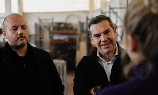 Τσίπρας σε βιοτεχνία στο Αιγάλεω: «Να μπει τέλος στην αισχροκέρδεια, να ανασάνει ο εργαζόμενος»