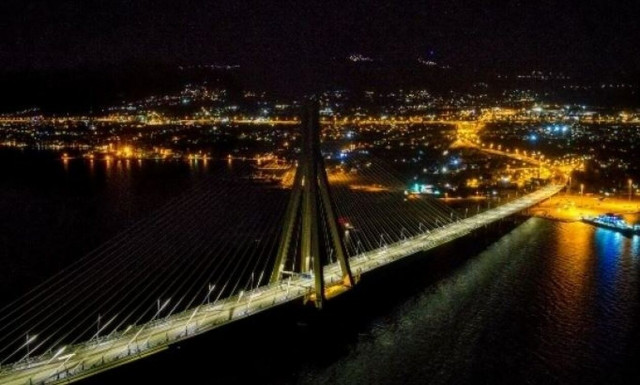 «Πιο ακριβή κι από της Νέας Υόρκης»: Έξαλλοι ξένοι τουρίστες κράζουν τη Γέφυρα Ρίου - Αντιρρίου