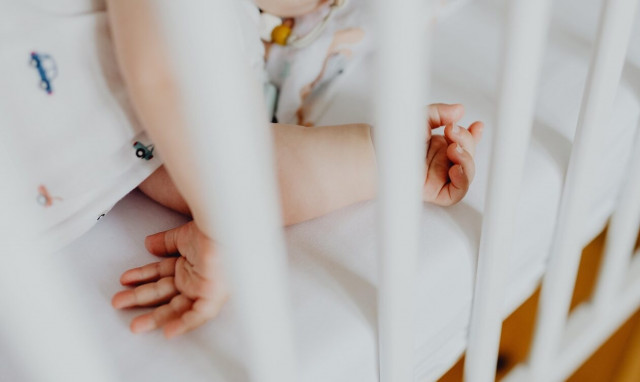 Μυτιλήνη: Νεκρό βρέφος 8 μηνών στην κούνια που κοιμόταν στο Πολίχνιτο