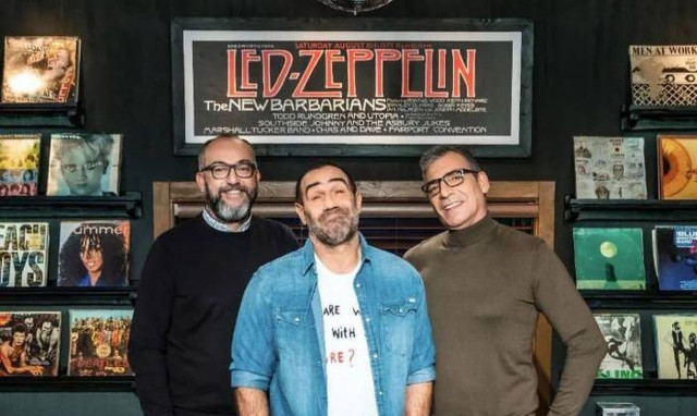 VINYΛΙΟ: Επιστροφή με αφιέρωμα στο παλιό ΠΑΣΟΚ - Το Twitter πανηγύρισε