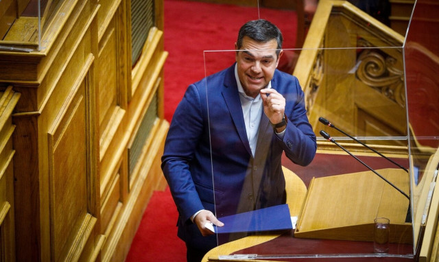 Με το πρόγραμμα του ΣΥΡΙΖΑ ανά χείρας κατεβαίνει ο Τσίπρας στην κοινωνία