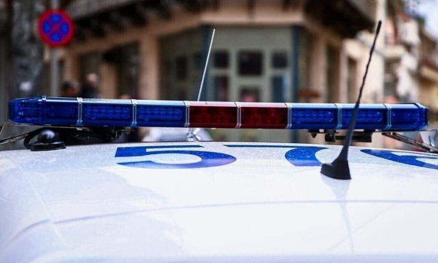 Τρόμος στον Βόλο: 52χρονος που οπλοφορούσε με μαχαίρια επιτέθηκε σε τρεις γυναίκες