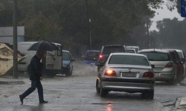 Κακοκαιρία: Καταιγίδες και λασποβροχές σήμερα Κυριακή - Πού θα χιονίσει