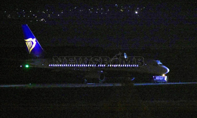 Ελ. Βενιζέλος: Περνούν από έλεγχο οι επιβάτες του αεροπλάνου από Πολωνία - Ψάχνουν τη βόμβα