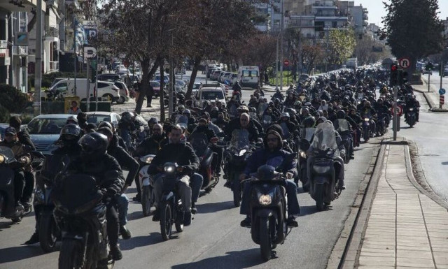 Θεσσαλονίκη: Πορεία των οπαδών του Άρη πριν το ντέρμπι με τον ΠΑΟΚ