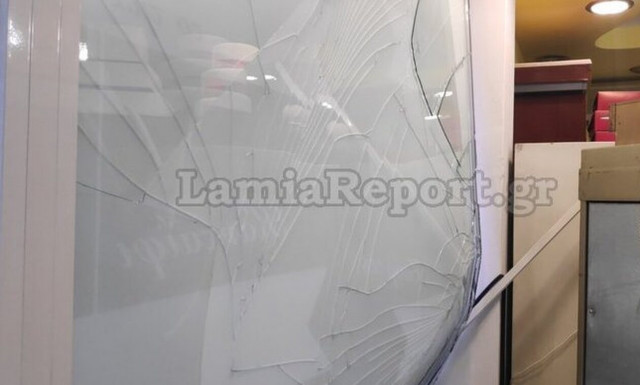 Λαμία: Άγνωστοι έσπασαν βιτρίνες τουλάχιστον τριών καταστημάτων