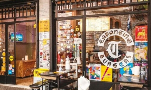 Burgerάδικο έβγαλε στη σέντρα πελάτη που είπε «καθυστερημένο» εργαζόμενο: «Μην μας επιλέξετε ξανά»