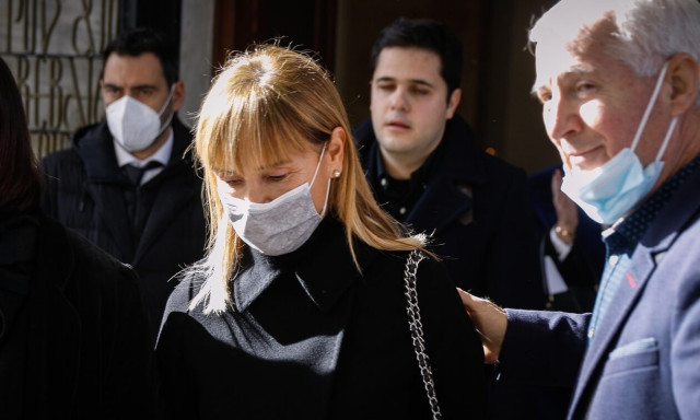 Αιμίλιος Ζαχαρέας: Το τελευταίο «αντίο» στον οικονομολόγο - Συντετριμμένη η Μάρα Ζαχαρέα