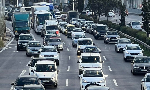 Κίνηση τώρα: Δεν «πέφτει καρφίτσα» στον Κηφισό - Ουρές χιλιομέτρων