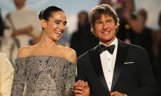 Τζένιφερ Κόνελι, Τομ Κρουζ