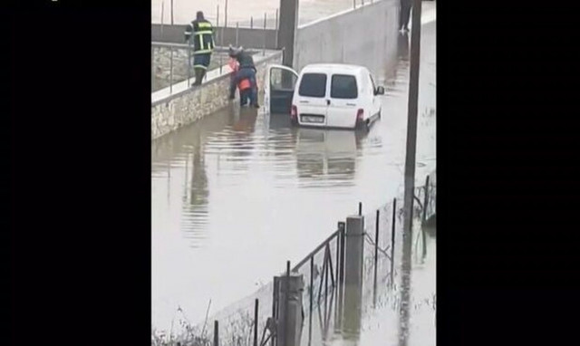 Καιρός: Λίμνη η Αριδαία από την κακοκαιρία - Πυροσβέστης στην Ηγουμενίτσα έσωσε οδηγό