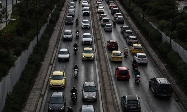 Kίνηση τώρα: «Έμφραγμα» στην Εθνική λόγω ακινητοποιημένου οχήματος - Καθυστερήσεις και στην Κηφισίας