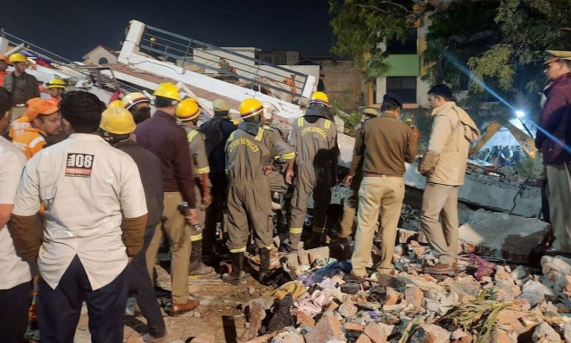 Ινδία: Τρεις νεκροί από κατάρρευση κτιρίου - Η σύνδεση με τον σεισμό στο Νεπάλ