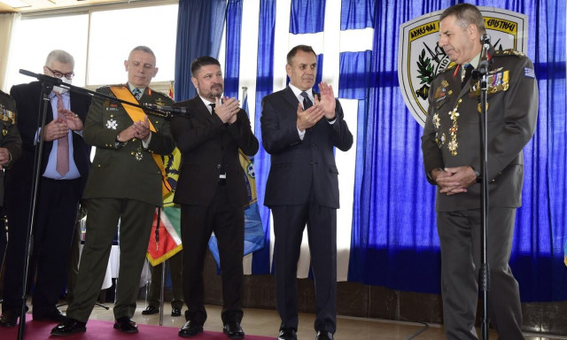 Ένοπλες Δυνάμεις: Εποχή Δρυμούση, Χουδελούδη σε ΓΕΝ και ΓΕΣ - Τα μηνύματα Πετράκη, Λαλούση