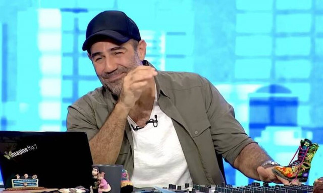 Παλιό καλό «Ράδιο Αρβύλα»: Το βίντεο-έπος για την «πιπίλα» του Sin Boy που γονάτισε το κοινό