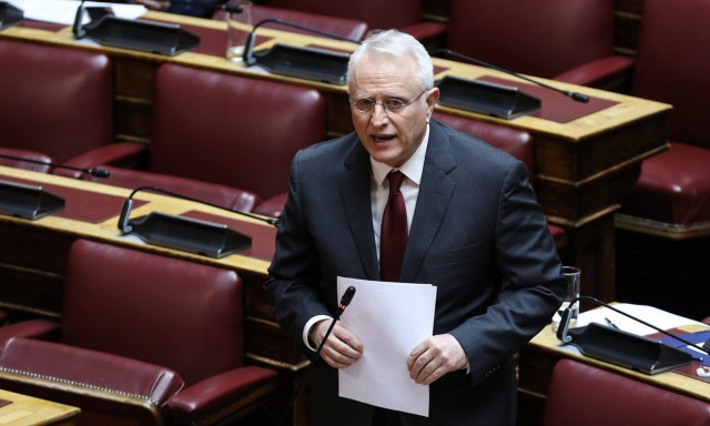 Ραγκούσης: Κινητό πολίτη μολύνθηκε με το Predator από sms για το... εμβόλιο!