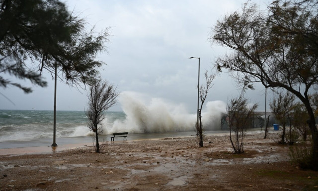 Καιρός: Η κακοκαιρία «δοκιμάζει» τη Δυτική Ελλάδα - Ισχυρές καταιγίδες και χιόνια στη Μακεδονία