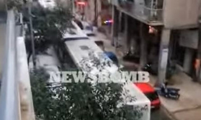 Κακοκαιρία: Κυκλοφοριακό χάος στη Χαριλάου Τρικούπη