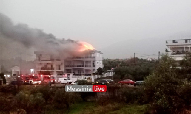 Καλαμάτα: Φωτιά ξέσπασε σε τριώροφη κατοικία από κεραυνό