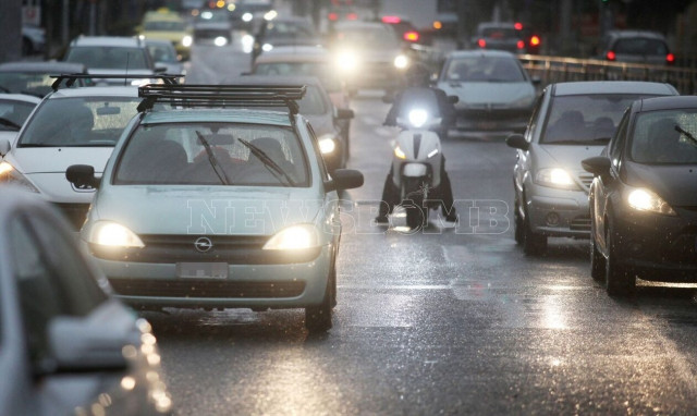Κίνηση τώρα: Τροχαίο στην Αττική Οδό - «Κολλημένος» ο Κηφισός λόγω βροχόπτωσης