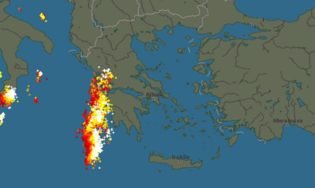 Έκτακτο Δελτίο Καιρού: Έντονα φαινόμενα σε Ιόνιο και Δυτική Ελλάδα – Πώς θα εξελιχθεί η κακοκαιρία