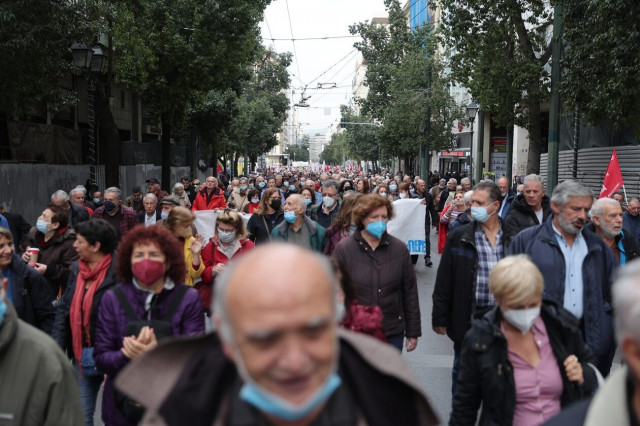 Συντάξεις: Οδηγός με 7 ερωτήσεις και απαντήσεις για τις αυξήσεις στους συνταξιούχους