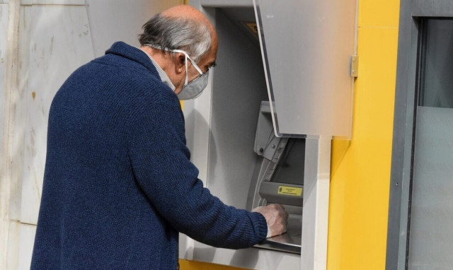 Ξέκινησαν οι πληρωμές των αυξημένων συντάξεων