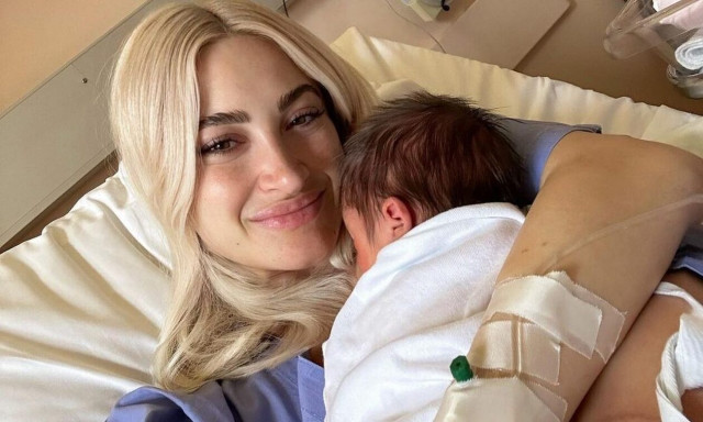 Ιωάννα Τούνη: Η πρώτη επίσκεψη στον παιδίατρο με τον γιο της (vid)