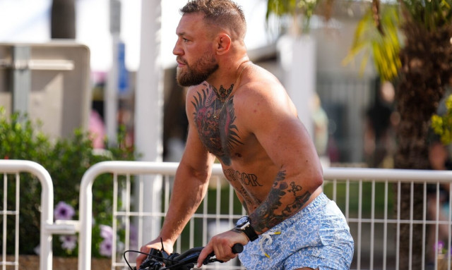 Θύμα τροχαίου ο Conor McGregor - Τον χτύπησε αυτοκίνητο ενώ οδηγούσε το ποδήλατό του