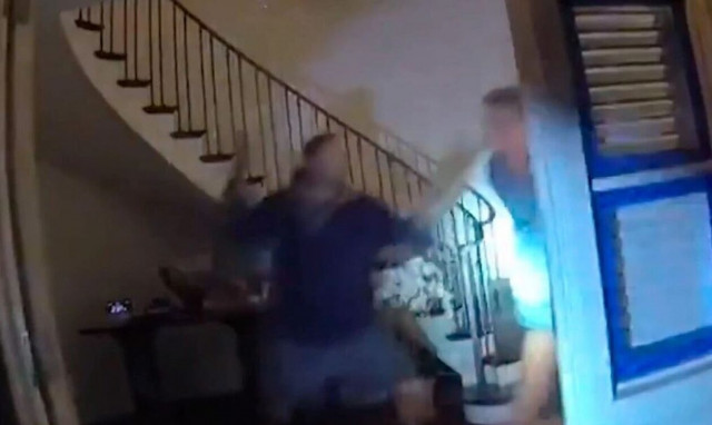 ΗΠΑ: Βίντεο-ντοκουμέντο από την επίθεση με σφυρί που δέχτηκε ο Πολ Πελόζι