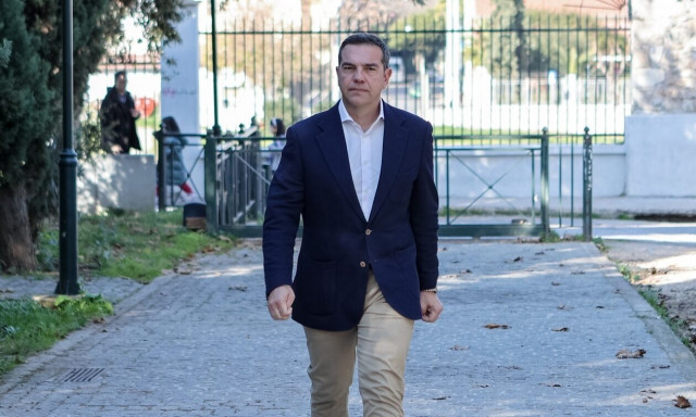 ΣΥΡΙΖΑ: Με «σκληρό ροκ» και «σπασμένα φρένα» στον δρόμο προς τις κάλπες