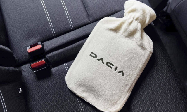 Γιατί η Dacia προσφέρει… θερμοφόρες με τα αυτοκίνητά της