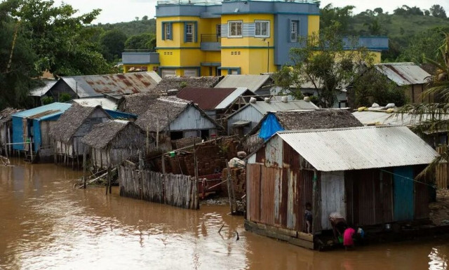 Μαδαγασκάρη: 25 νεκροί και 38.000 εκτοπισμένοι από το πέρασμα τροπικής καταιγίδας