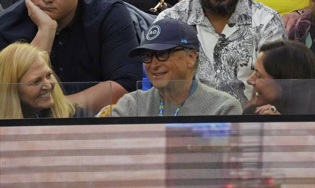 Στέφανος Τσιτσιπάς – Νόβακ Τζόκοβιτς: Ο Μπιλ Γκέιτς στη Rod Laver Arena – Τρομερό ράλι 25 χτυπημάτων