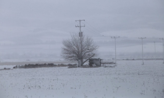 Καιρός: Ο χειμώνας δείχνει τα «δόντια» του – Ραγδαία πτώση του υδράργυρου
