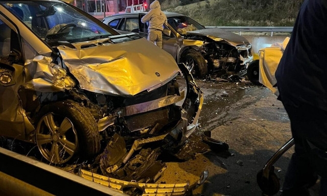 Ηράκλειο: Σφοδρή σύγκρουση αυτοκινήτων στον Εσταυρωμένο