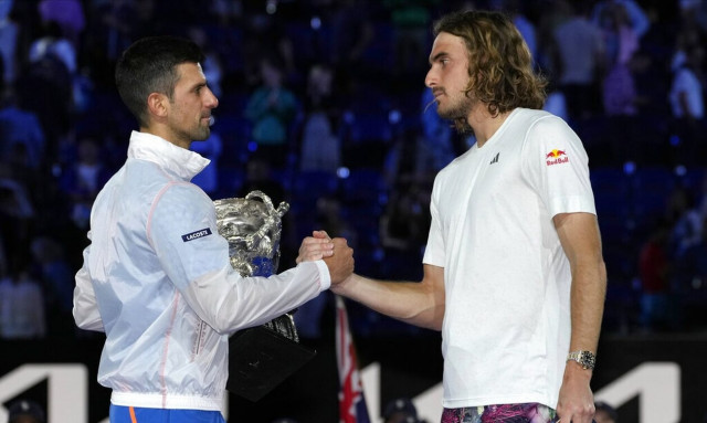 Στέφανος Τσιτσιπας: Υποκλίθηκε στον Νόβακ Τζόκοβιτς – «Ο σπουδαιότερος του αθλήματος»