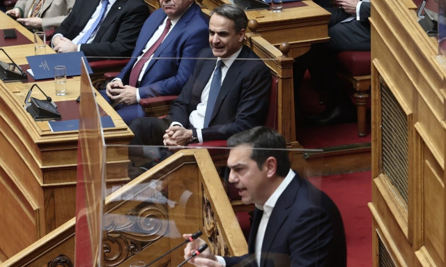 Σύγκρουση σε τροχιά «γαία πυρί μιχθήτω»