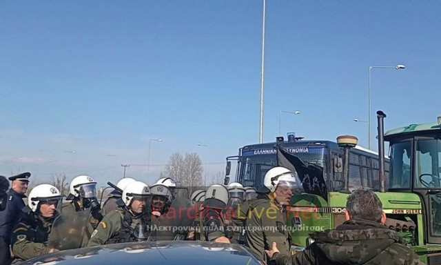 Καρδίτσα: Δακρυγόνα και διαπληκτισμοί σε κινητοποίηση αγροτών