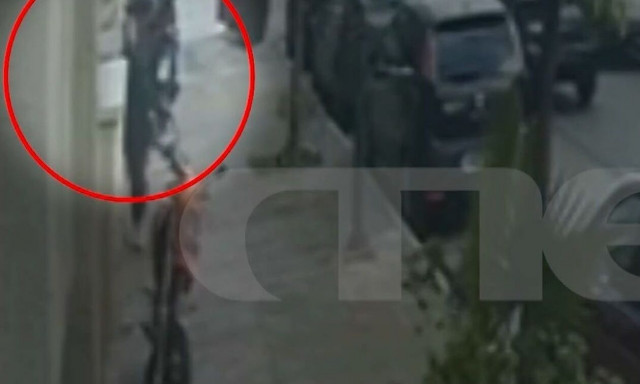 Περιστέρι: Βίντεο ντοκουμέντο από ληστεία γυναικών σε πολυκατοικία