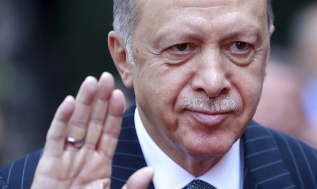 Ο Ερντογάν κατσάδιασε νομάρχη για δρόμο που δεν έχει παραδοθεί μπροστά στις κάμερες