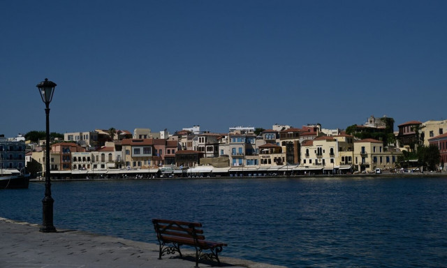 Καιρός: Χιόνια στα βόρεια, καλοκαίρι στην Κρήτη