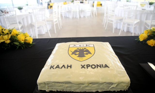 Super League: Έκοψε την πρωτοχρονιάτικη πίτα της η ΑΕΚ